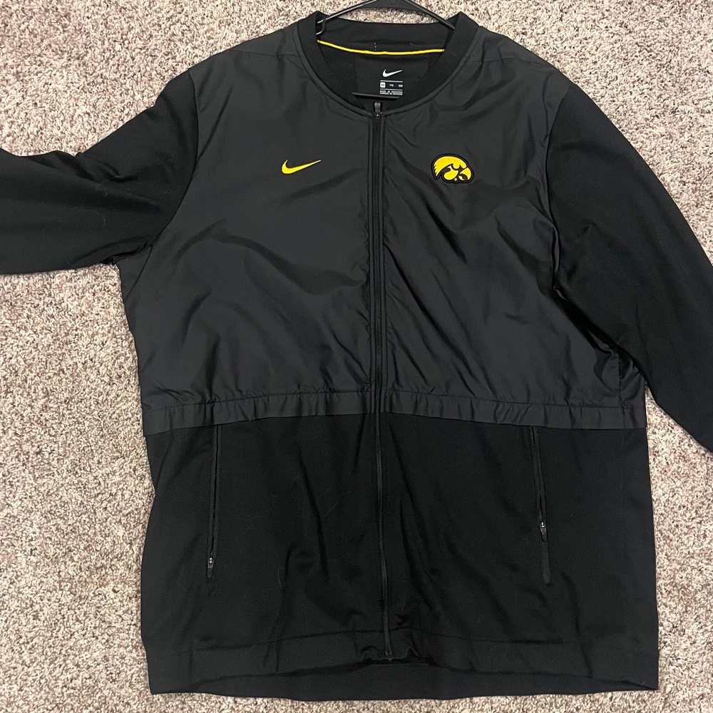 Nike Men's XXL Iowa Hawkeye jacket